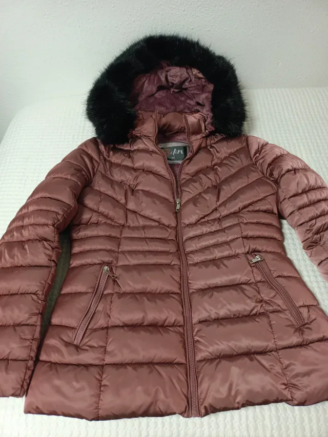 Plumas Talla M con capucha y pelo