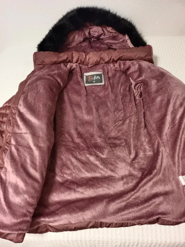 Plumas Talla M con capucha y pelo