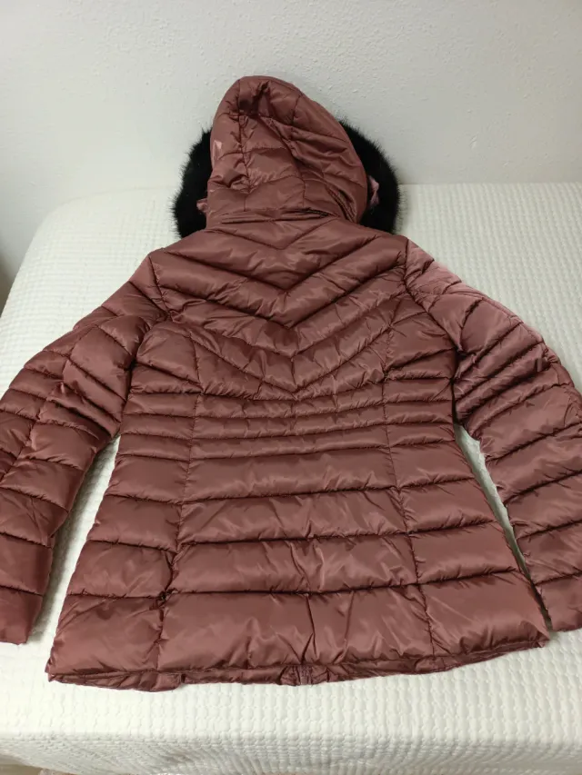 Plumas Talla M con capucha y pelo