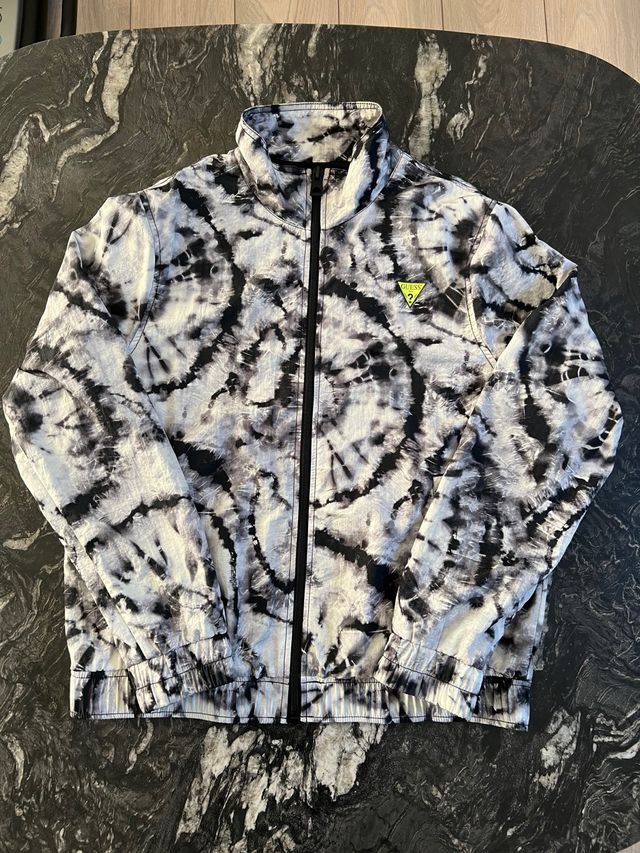 CHAQUETA GUESS EFECTO MÁRMOL