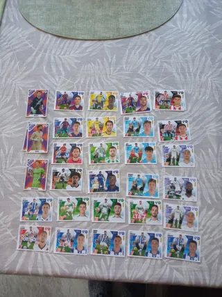 84 Cromos Panini 25-26 + 31 Repes, total 115