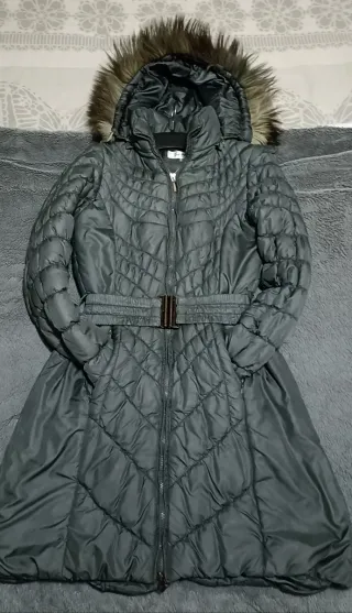 Chaqueta acolchada verde con capucha