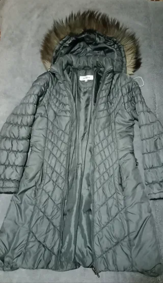 Chaqueta acolchada verde con capucha