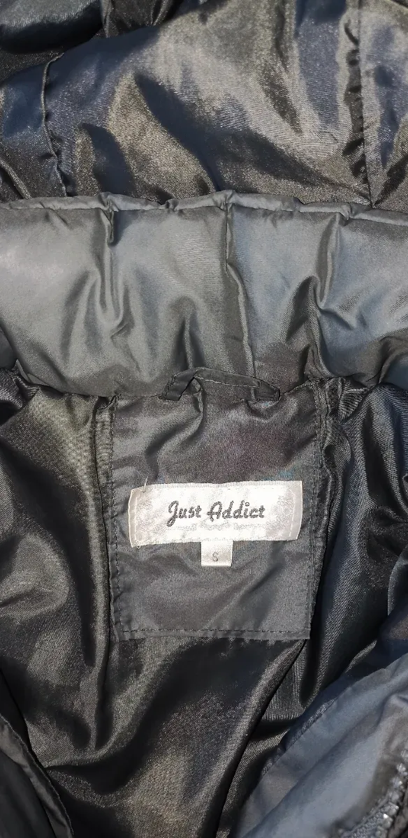 Chaqueta acolchada verde con capucha