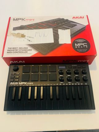 Controlador MIDI AKAI MPK mini