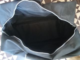 Maleta de viaje negra con ruedas