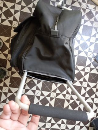 Maleta de viaje negra con ruedas