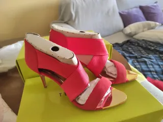 Tacones Rojos Ted Baker