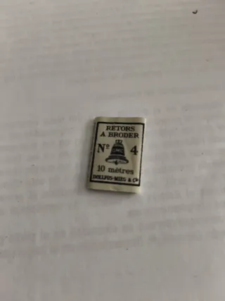 Lote hilos bordar colores variados. 47 madejas