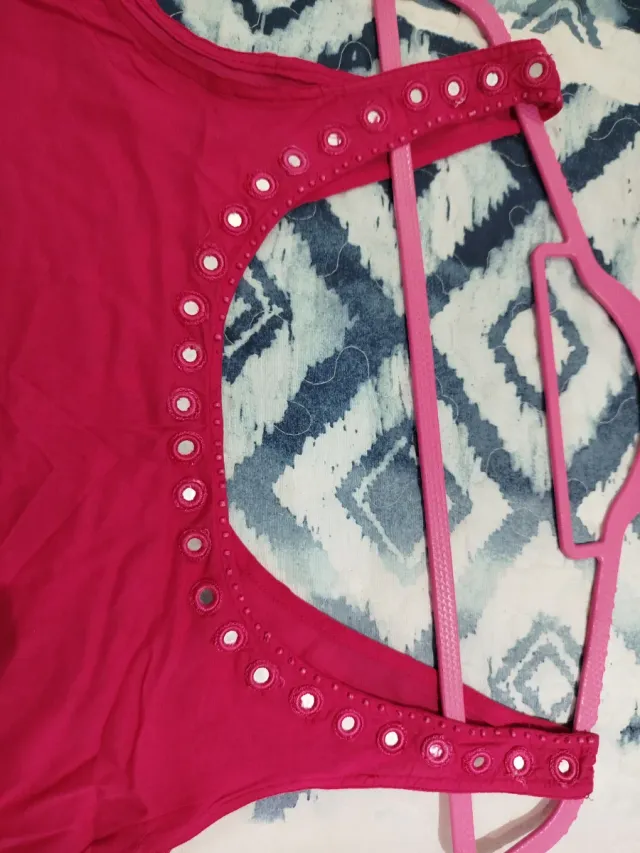 Blusa rosa con detalles espejo