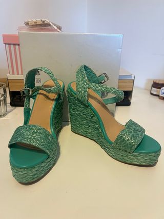 Sandalias cuña esparto verde talla 40, un solo uso