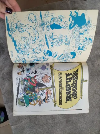 Mortadelo y Filemón con el botones sacarino.