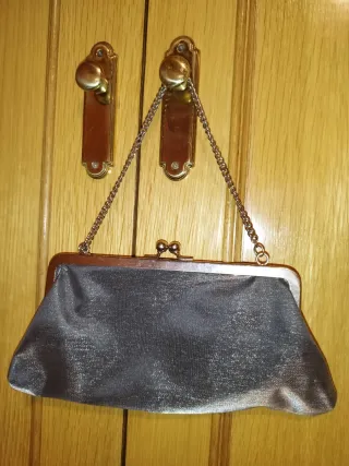 Bolso y tocado gris/verde azulado