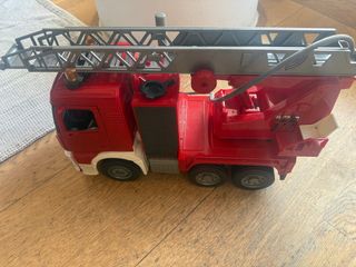 Camión de bomberos con escalera