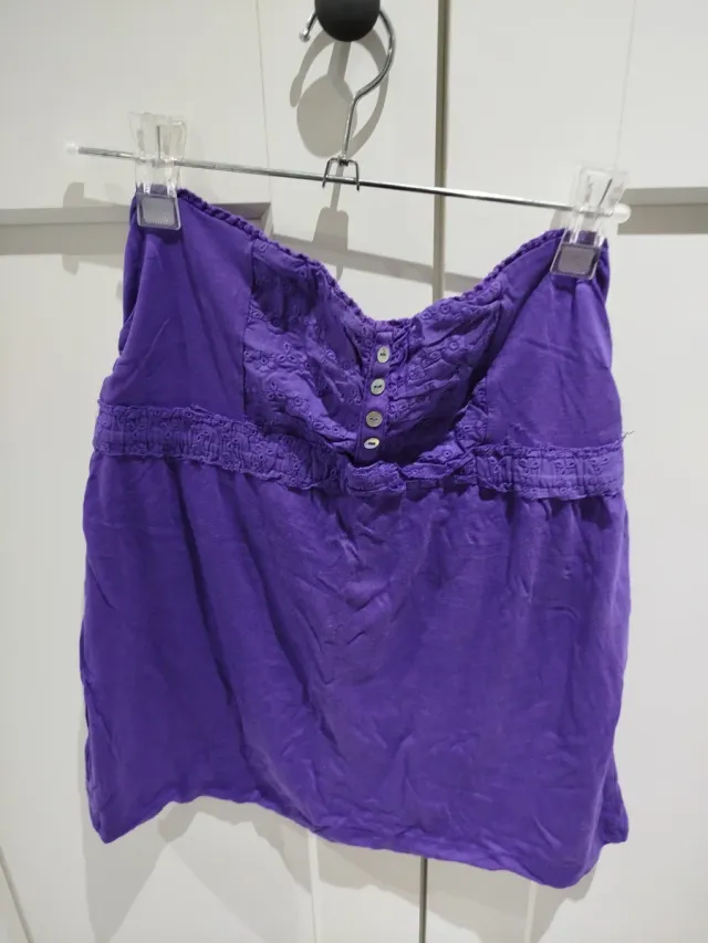 Top morado con botones