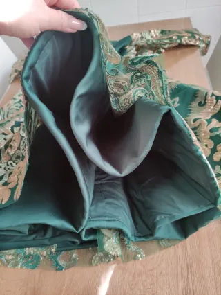 Vestido de gala infantil verde y dorado