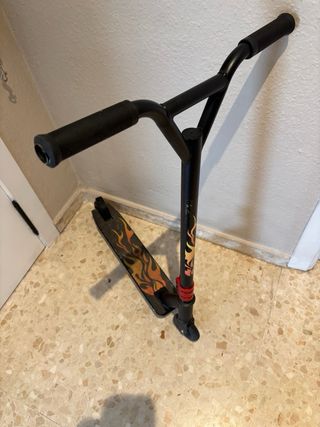 Patinete Freestyle Negro con Llamas