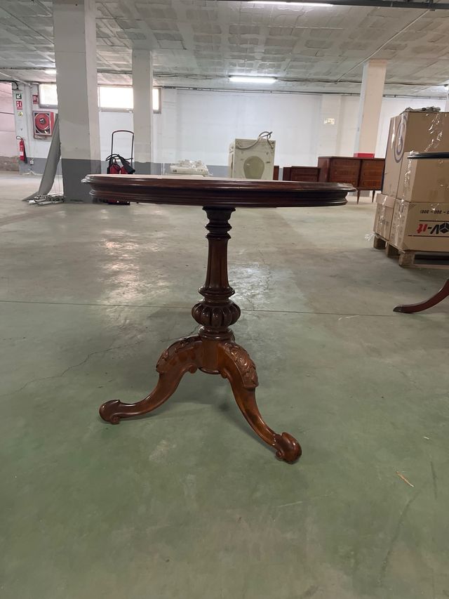 Mesa auxiliar redonda de madera