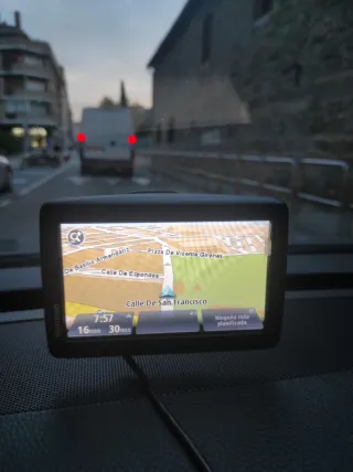 2 GPS, 1 TomTom con Mapas de por Vida. CON RADARES