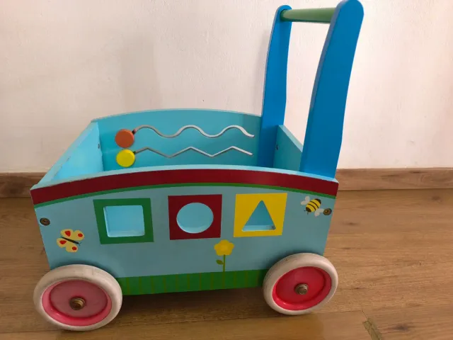 Andador de madera para bebé