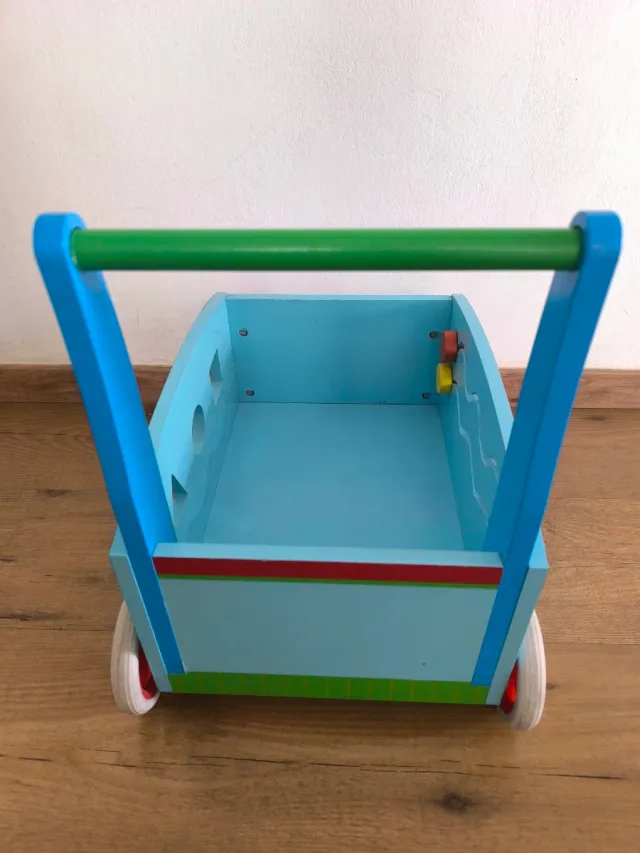 Andador de madera para bebé