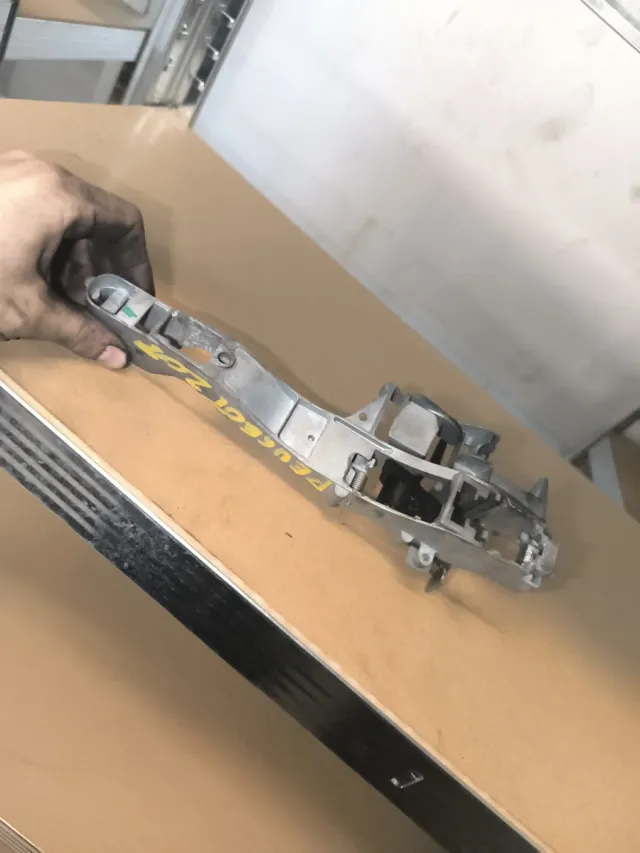 Maneta Exterior Derecha Peugeot 207cc