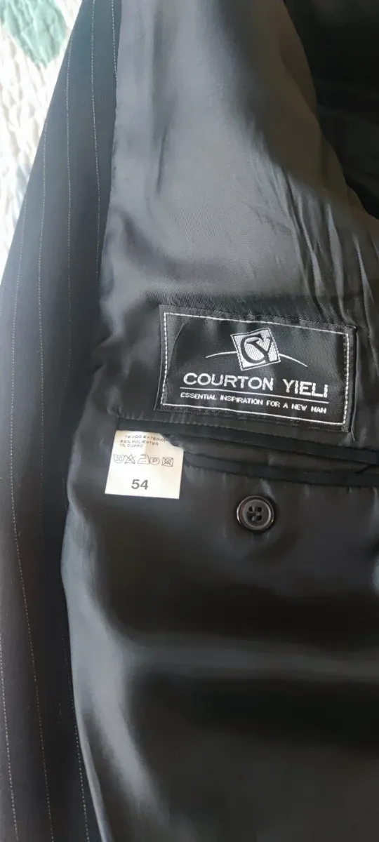 Traje de caballero negro a rayas