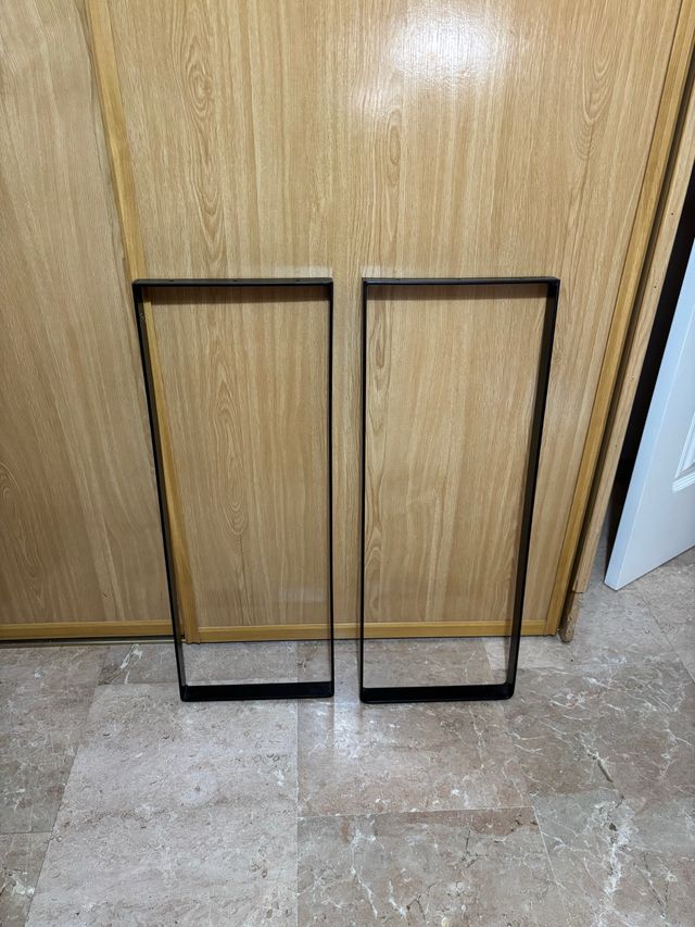 Pareja de patas de forja negras