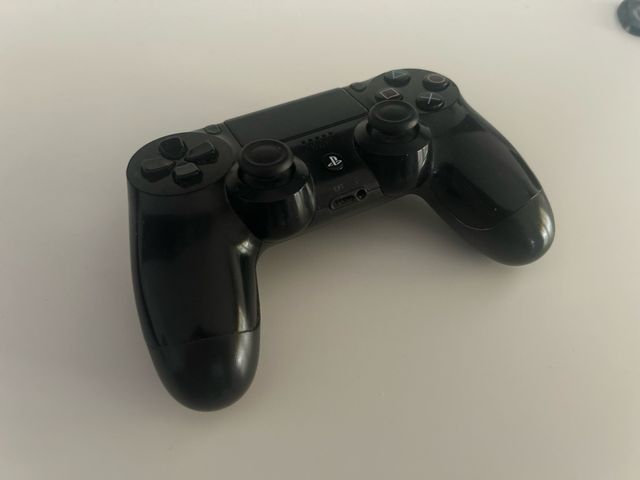 Consola PS4 Negra + Mando