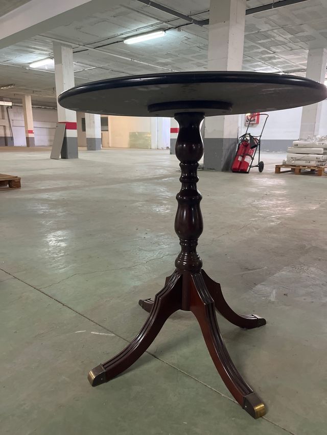 Mesa auxiliar redonda de madera y metal