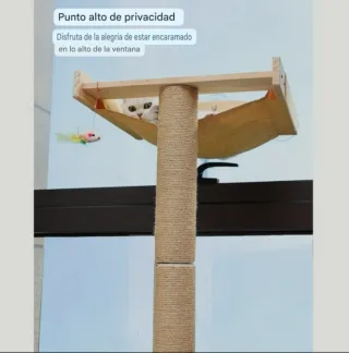Amaca da finestra per gatti con tiragraffi