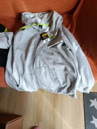 Chaqueta deportiva gris Talla 12