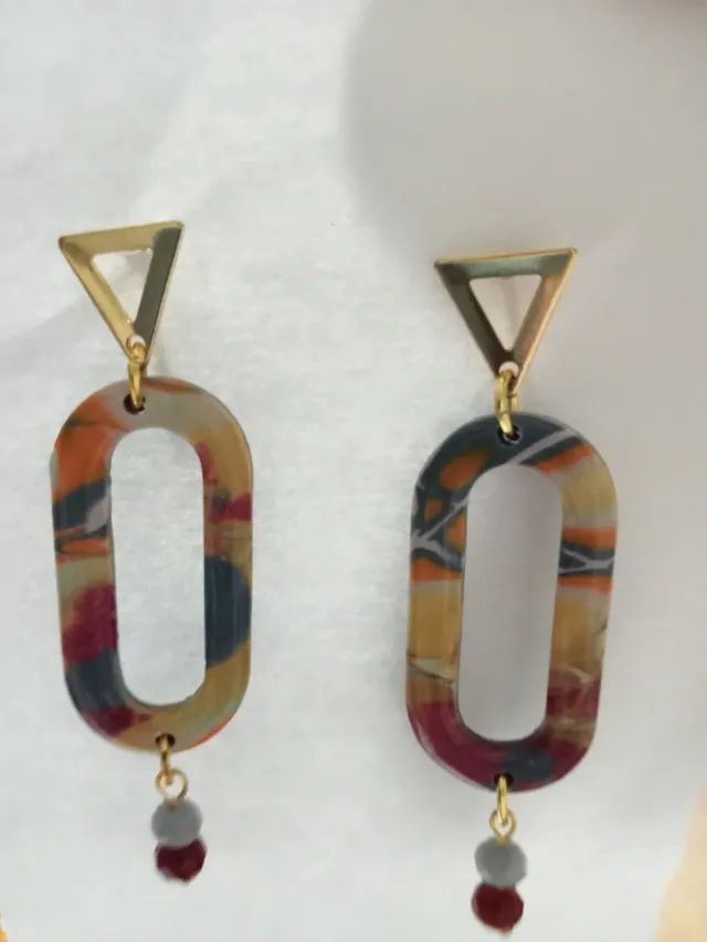 Pendientes arcilla polimérica dorados y multicolor
