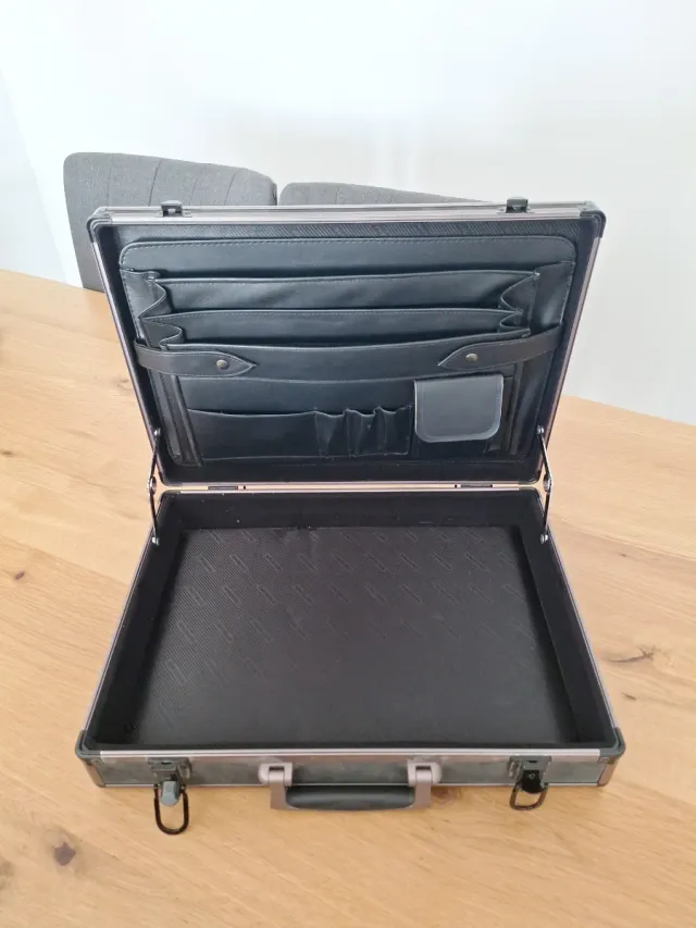 Maletín de trabajo MENIOR negro y plateado