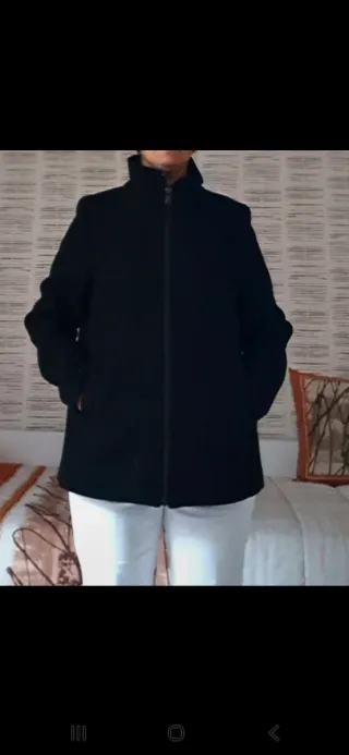 Abrigo corto marca Esprit negro