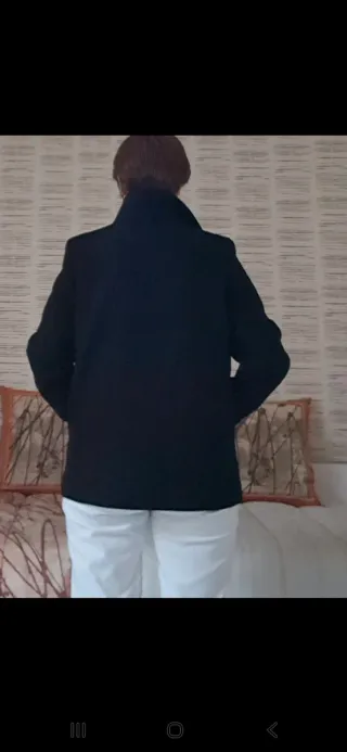 Abrigo corto marca Esprit negro