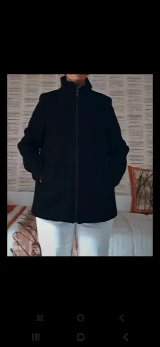 Abrigo corto marca Esprit negro