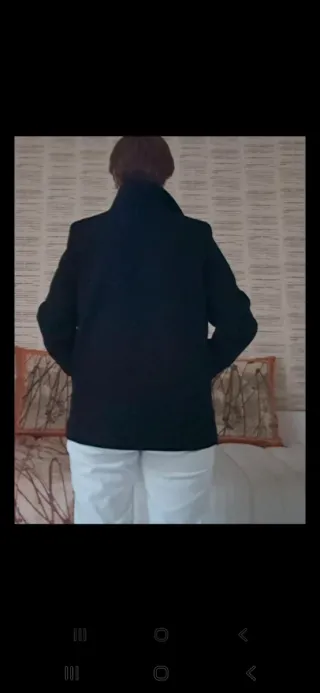 Abrigo corto marca Esprit negro