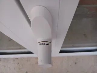 Ventana aluminio blanca Technal