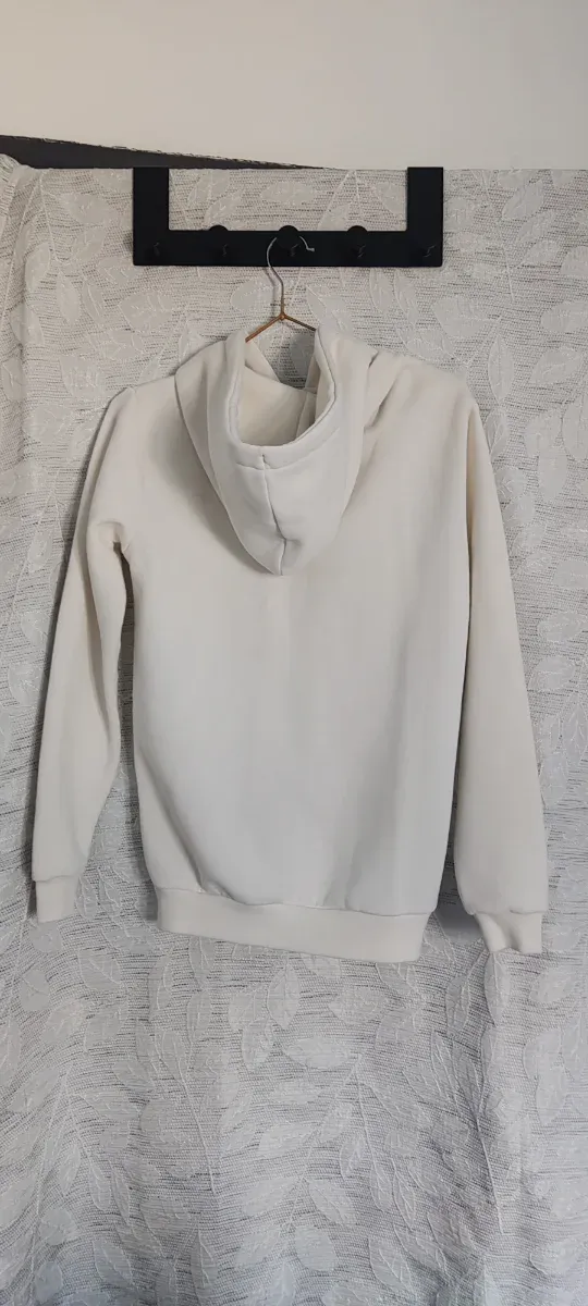 Sudadera con capucha crema sin estrenar