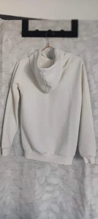 Sudadera con capucha crema sin estrenar