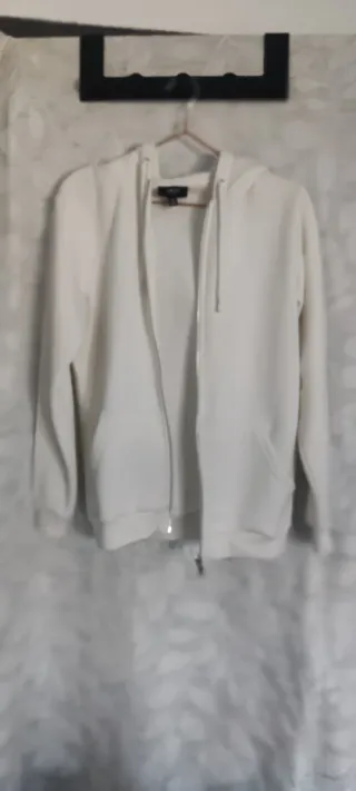 Sudadera con capucha crema sin estrenar