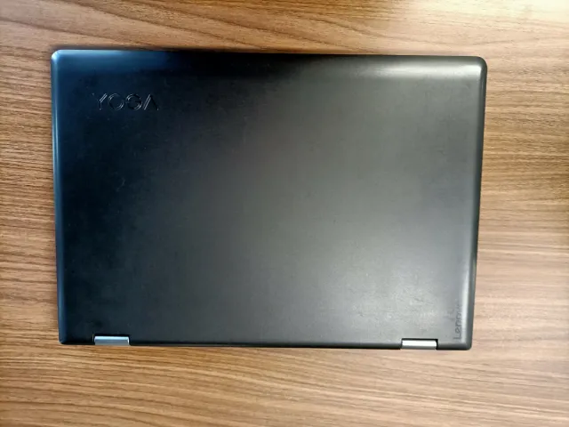 Ordenasor Lenovo Yoga Portátil.