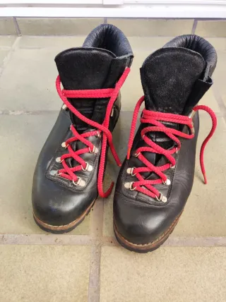 Botas de montaña piel negras talla 43