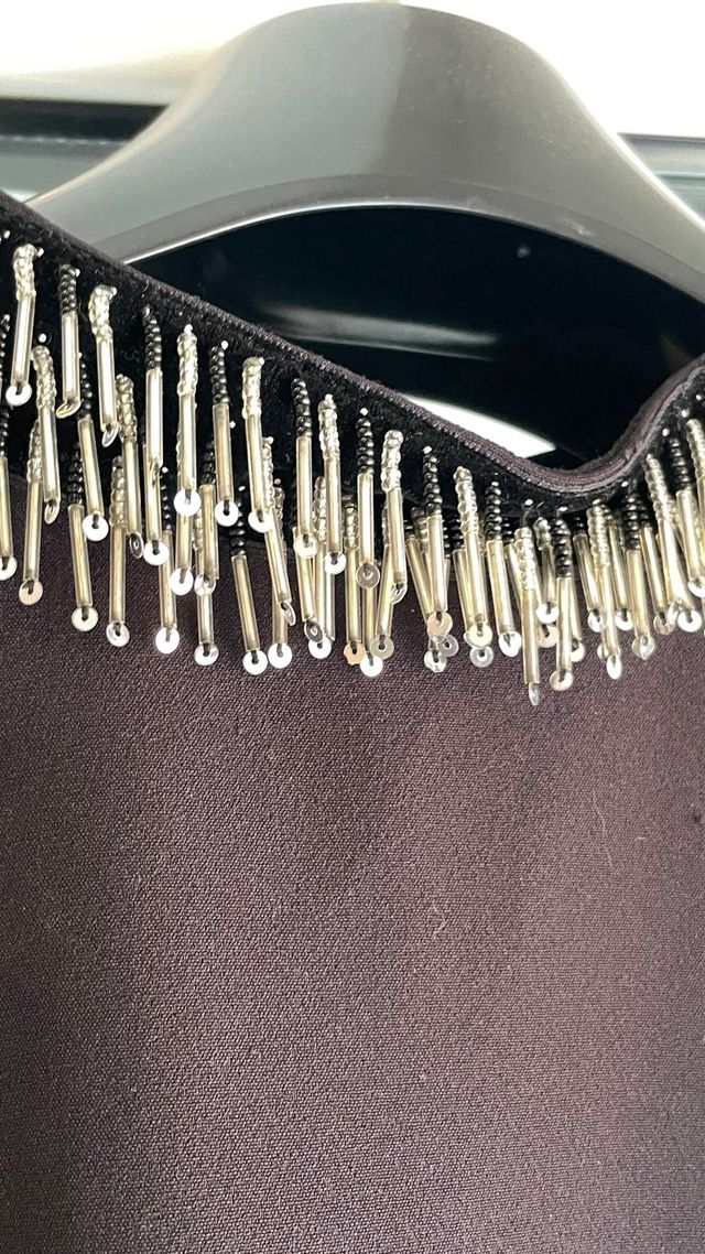 Vestido negro corto Zara con pedrería