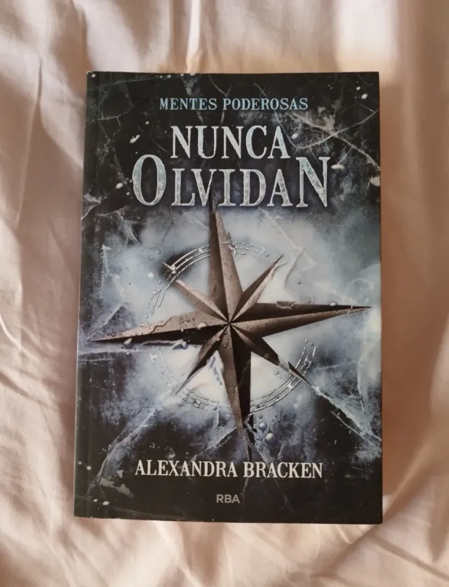 Libro Nunca olvidan (Mentes poderosas 2)
