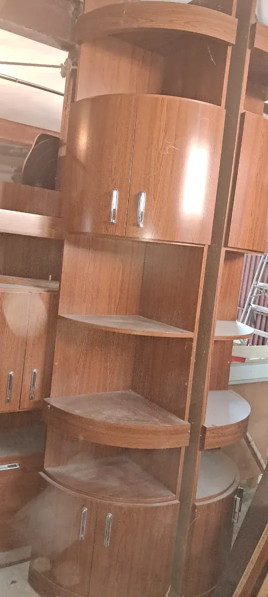 Mueble esquinero de madera