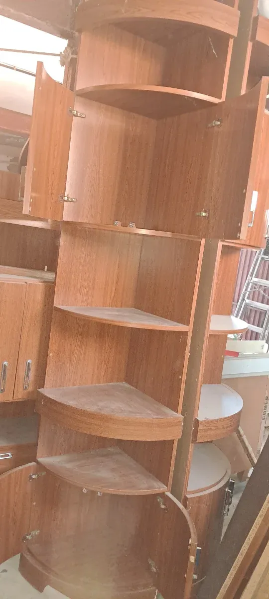 Mueble esquinero de madera