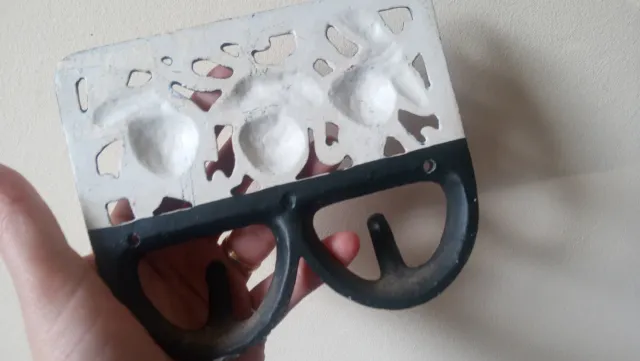 Perchero de hierro fundido con fresas