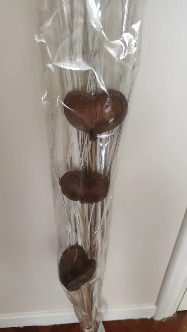 Ramillete seco decorativo con corazones